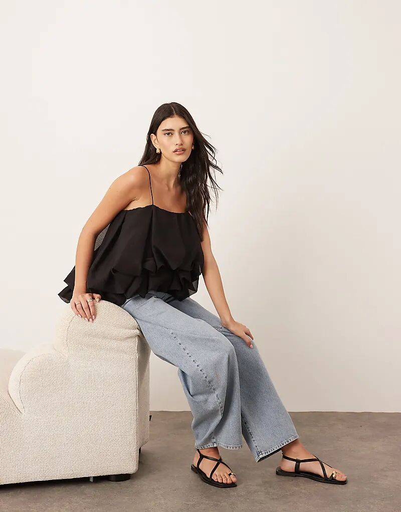 Топ ARRANGE с объемными бретельками черного цвета
Топ ARRANGE с объемными бретельками черного цвета