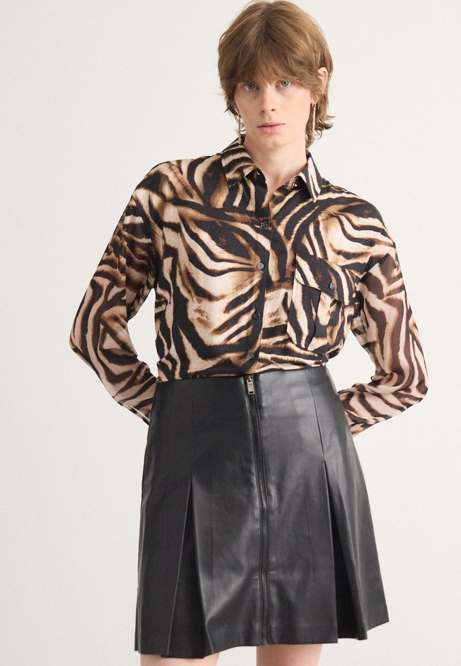 Блуза DKNY PRINTED FRONT SHIRT, Brown/Black/Black
Блуза DKNY PRINTED FRONT SHIRT, Brown/Black/Black