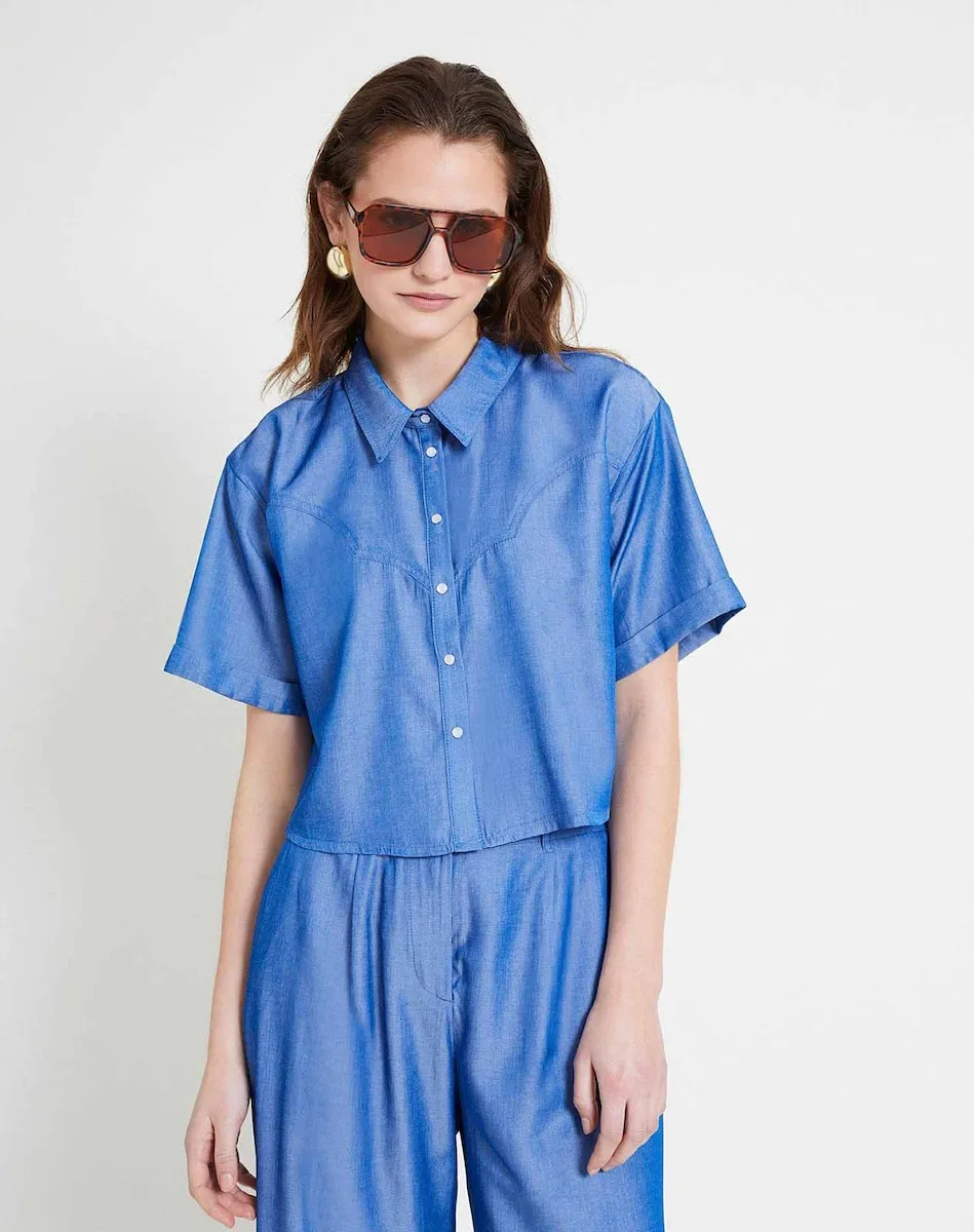 Женская короткая рубашка с отделочными строчками на кокетке Naf Naf, индиго
Женская короткая рубашка с отделочными строчками на кокетке Naf Naf, индиго