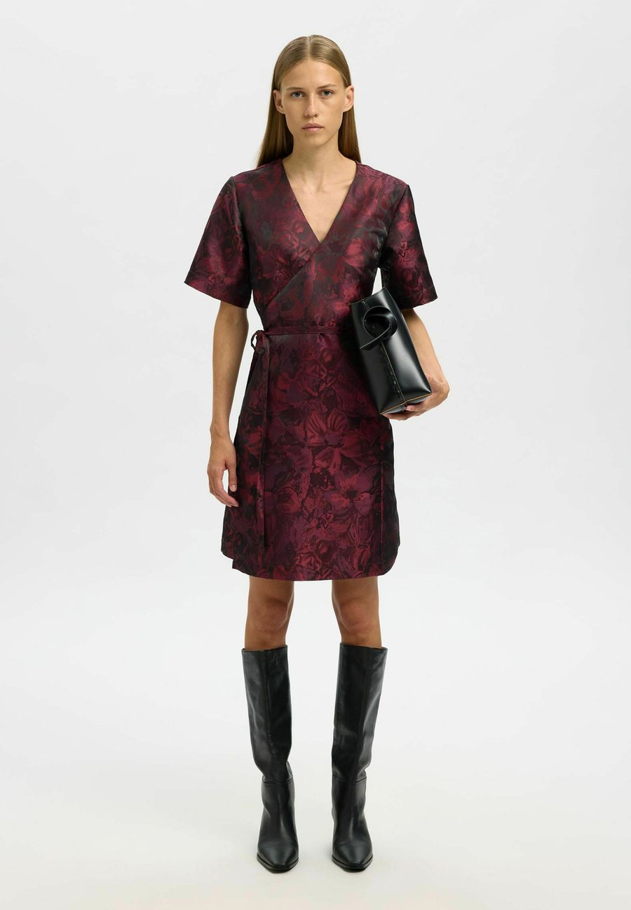 Платье Selected Cocktail dress / Party dress, Fig/Bordeaux
Платье Selected Cocktail dress / Party dress, Fig/Bordeaux