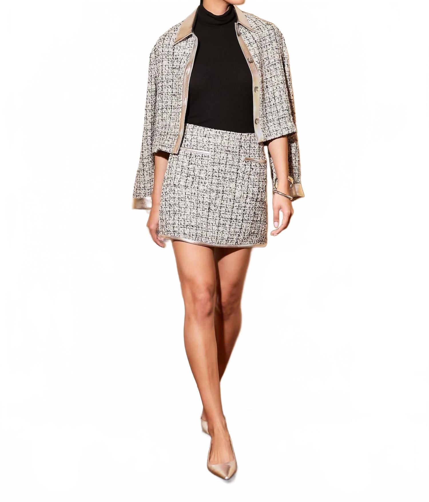 Юбка-мини трапеция Blaire черная с металлическим отливом Fifteen Twenty
Юбка-мини трапеция Blaire черная с металлическим отливом Fifteen Twenty