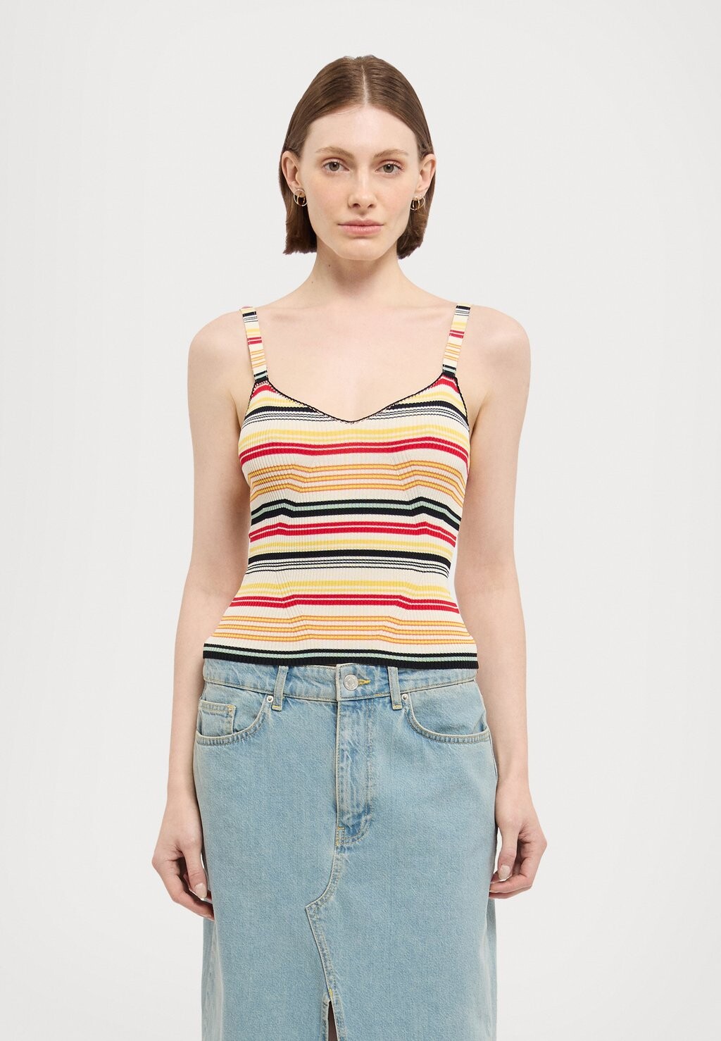 Топ ARAGONA MAX&Co., бежевый
Топ ARAGONA MAX&Co., бежевый