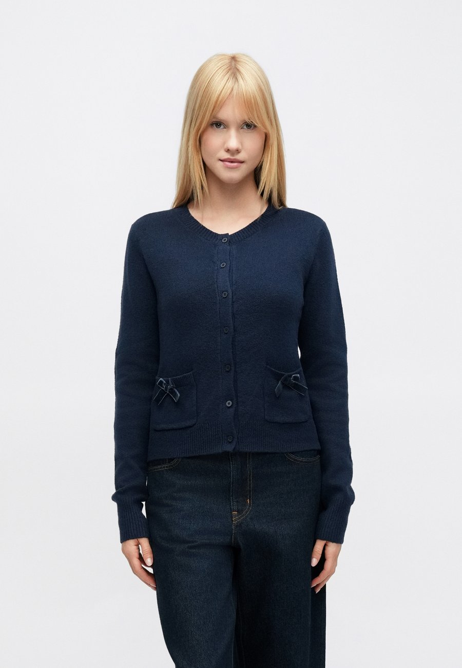 Кардиган Hollister Co. WEBEX CLOUD CREW, Dark Blue
Кардиган Hollister Co. WEBEX CLOUD CREW, Dark Blue