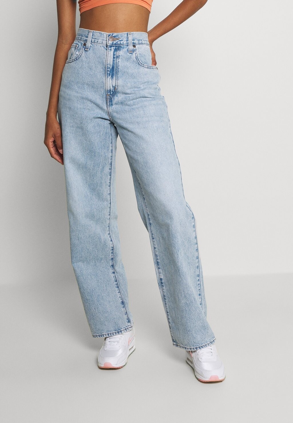 Джинсы-сигареты Levi's
Джинсы-сигареты Levi's