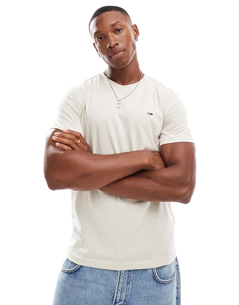 Футболка с эмблемой Tommy Jeans цвета меланж с оттенком белого
Футболка с эмблемой Tommy Jeans цвета меланж с оттенком белого