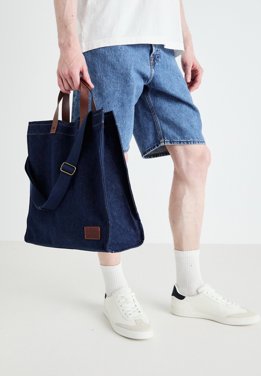 Сумка для покупок HERITAGE TOTE UNISEX Levi's, темно-синий
Сумка для покупок HERITAGE TOTE UNISEX Levi's, темно-синий