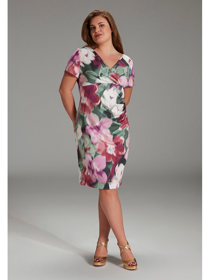 Платье до колена SWING
Платье до колена SWING