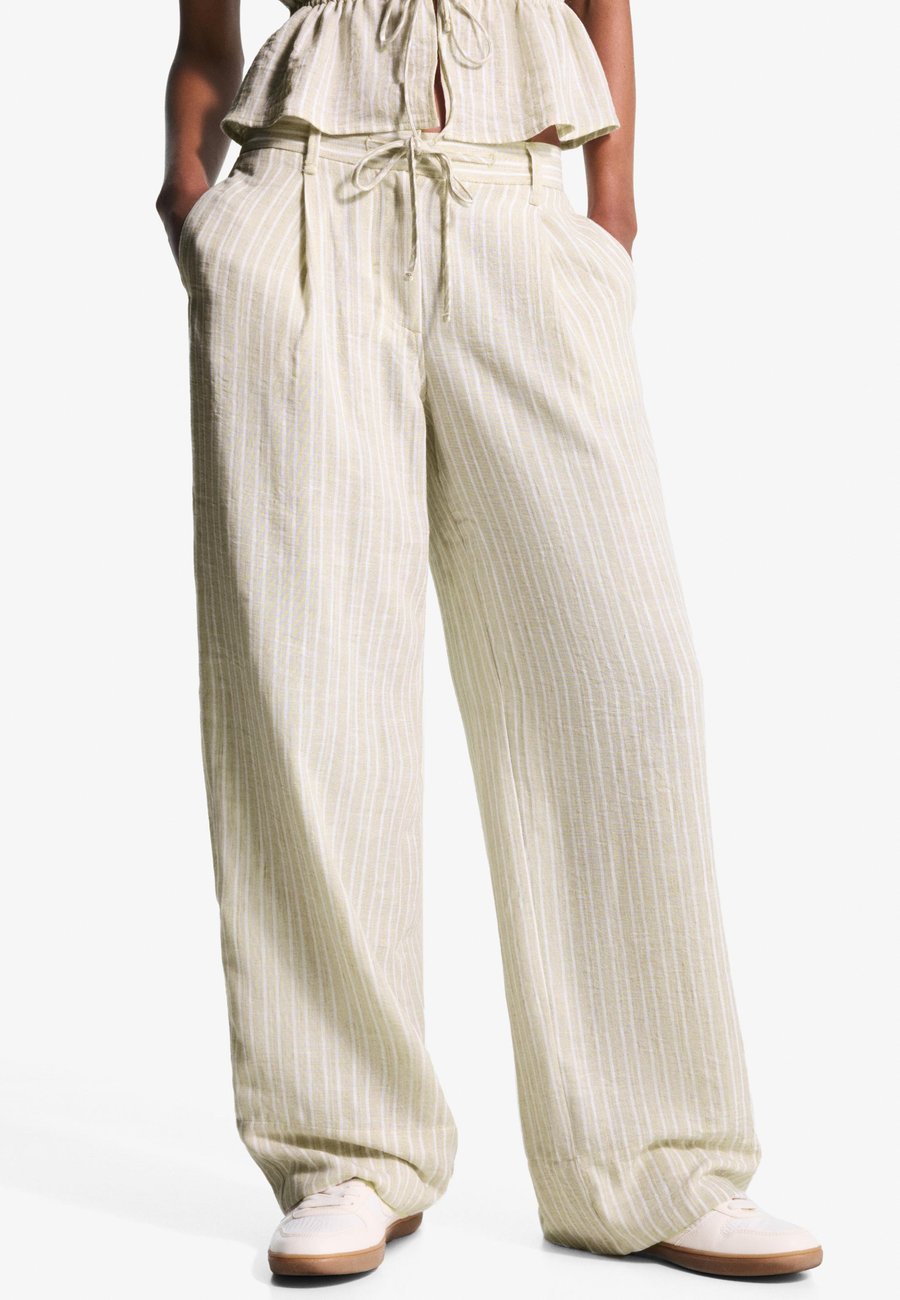 Брюки Bershka Trousers, Camel
Брюки Bershka Trousers, Camel