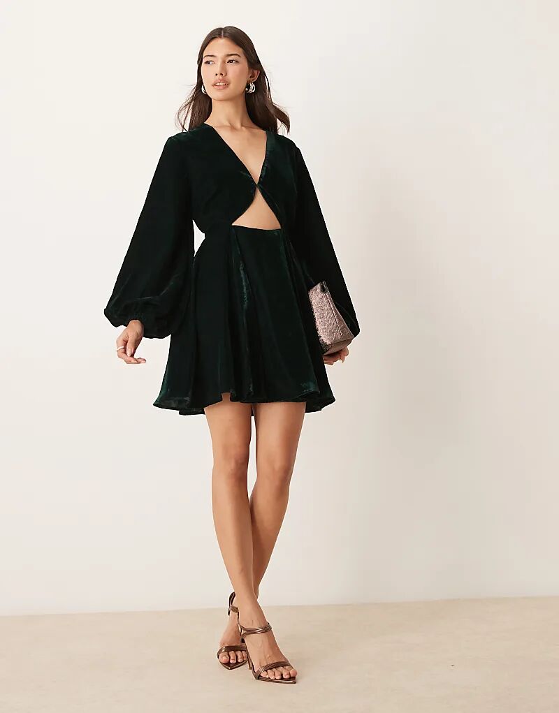 Мини-платье из бархата с длинными рукавами и вырезом темно-зеленого цвета ASOS DESIGN
Мини-платье из бархата с длинными рукавами и вырезом темно-зеленого цвета ASOS DESIGN