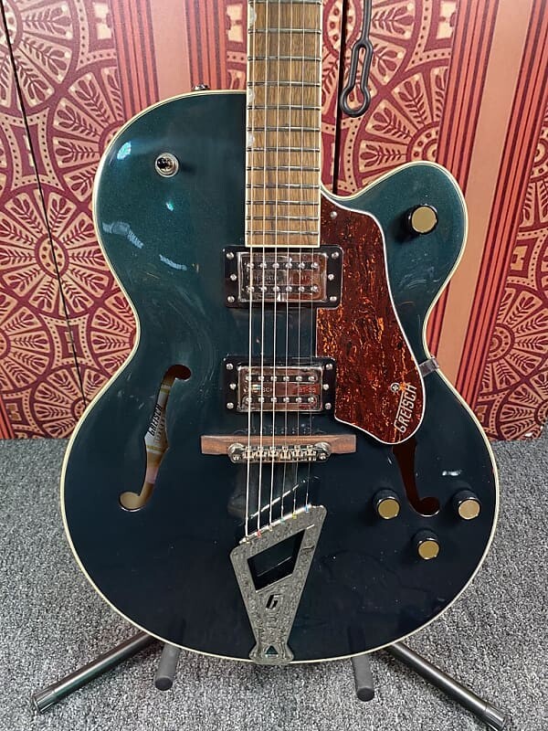 Электрогитара Gretsch G2420 Streamliner Hollow Body with Chromatic II Tailpiece 2023 - Present - Cadillac Green
Электрогитара Gretsch G2420 Streamliner Hollow Body with Chromatic II Tailpiece 2023 - Present - Cadillac Green
