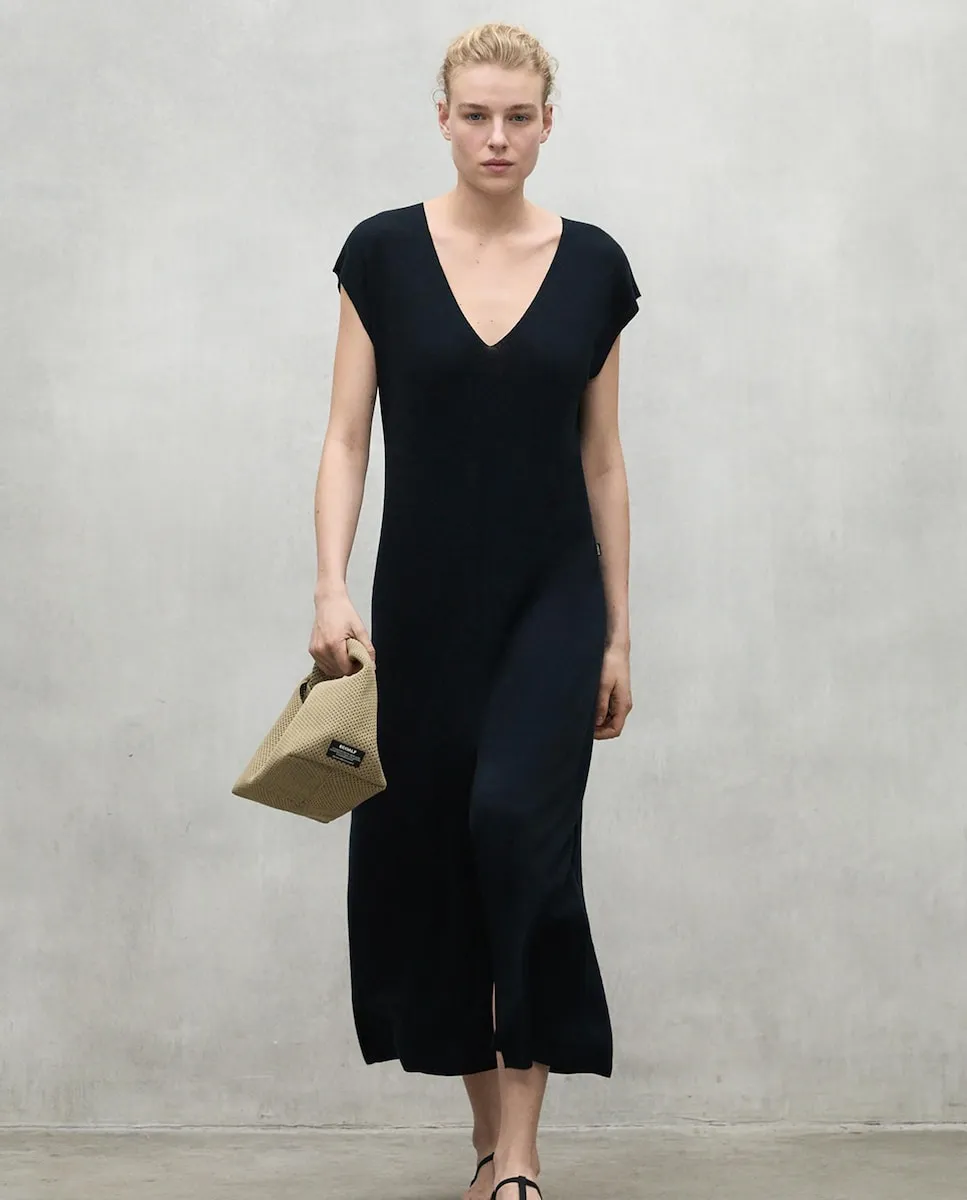 Короткий рукав и V-образный вырез Ecoalf, черный
Короткий рукав и V-образный вырез Ecoalf, черный