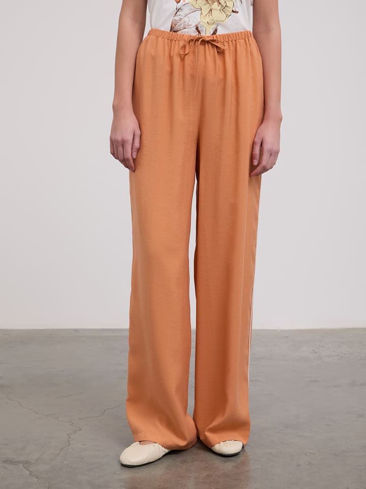 BGN Брюки Марлен оранжевого цвета
BGN Брюки Марлен оранжевого цвета