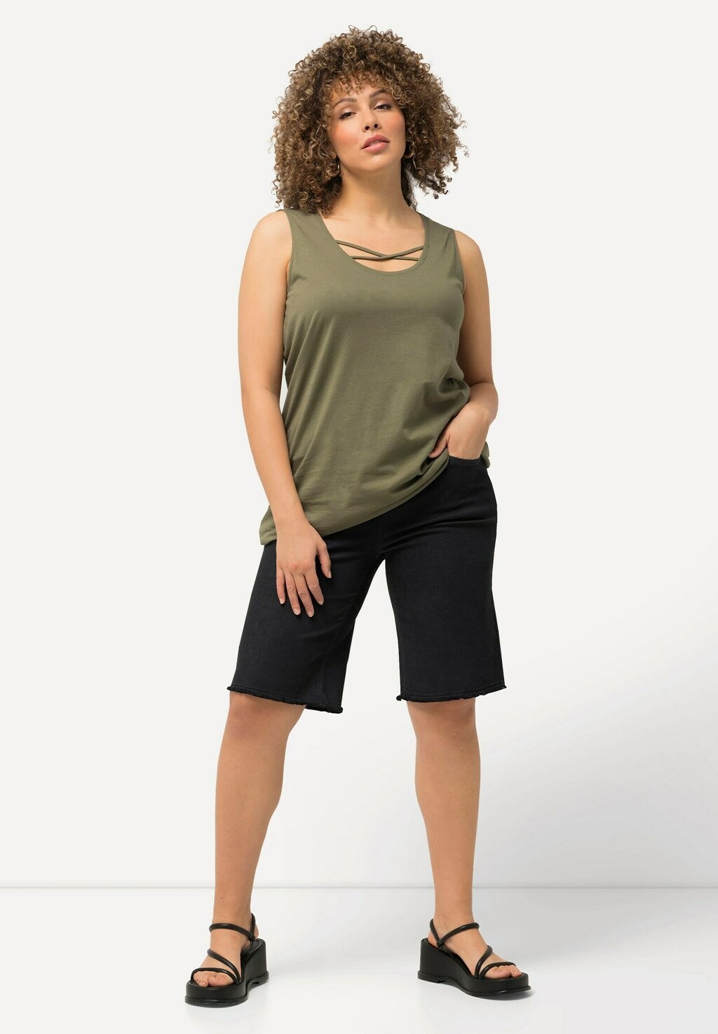 Шорты ELASTISCHE BAND Ulla Popken, черный
Шорты ELASTISCHE BAND Ulla Popken, черный