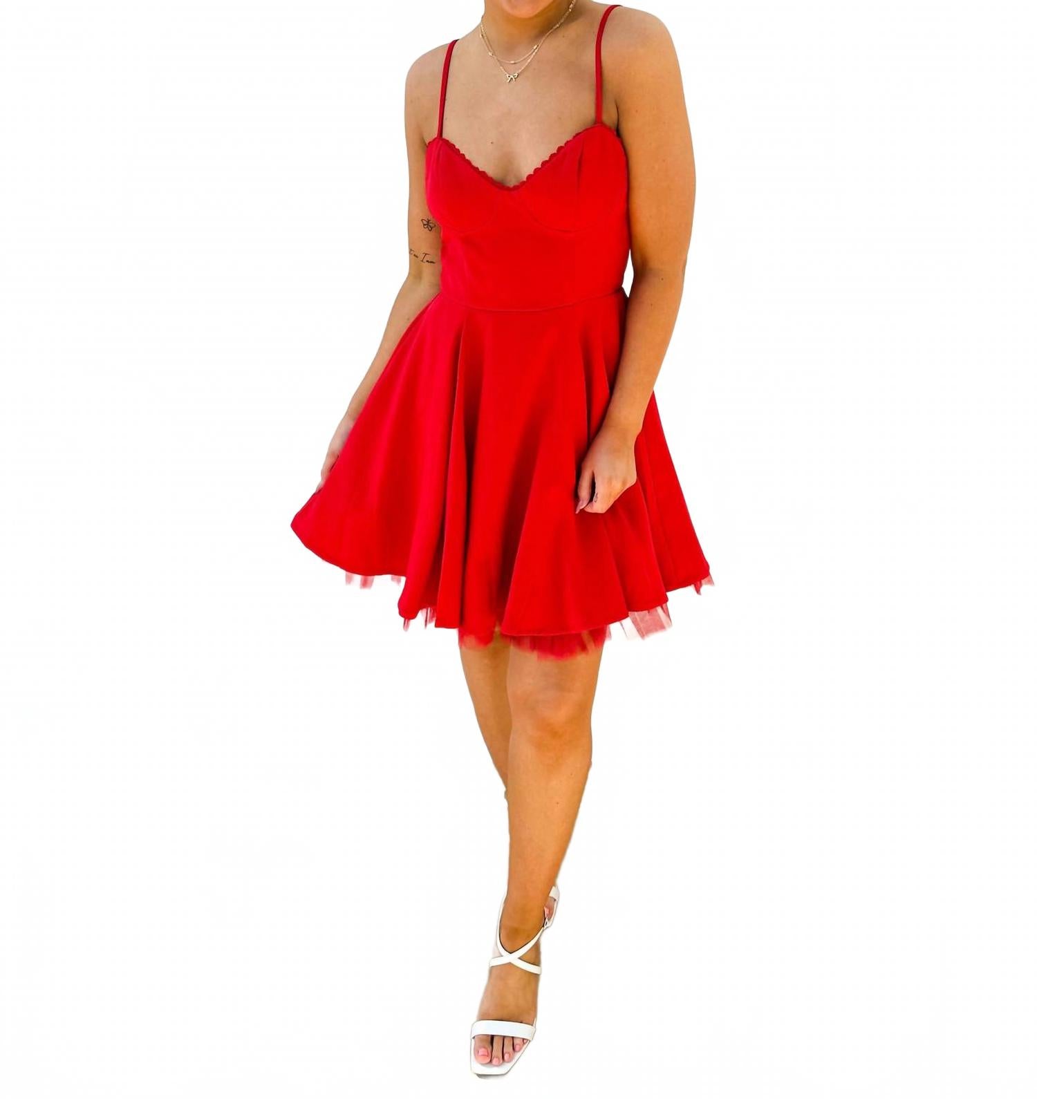 Хорошая девочка Красное мини-платье без рукавов One and Only Collective
Хорошая девочка Красное мини-платье без рукавов One and Only Collective