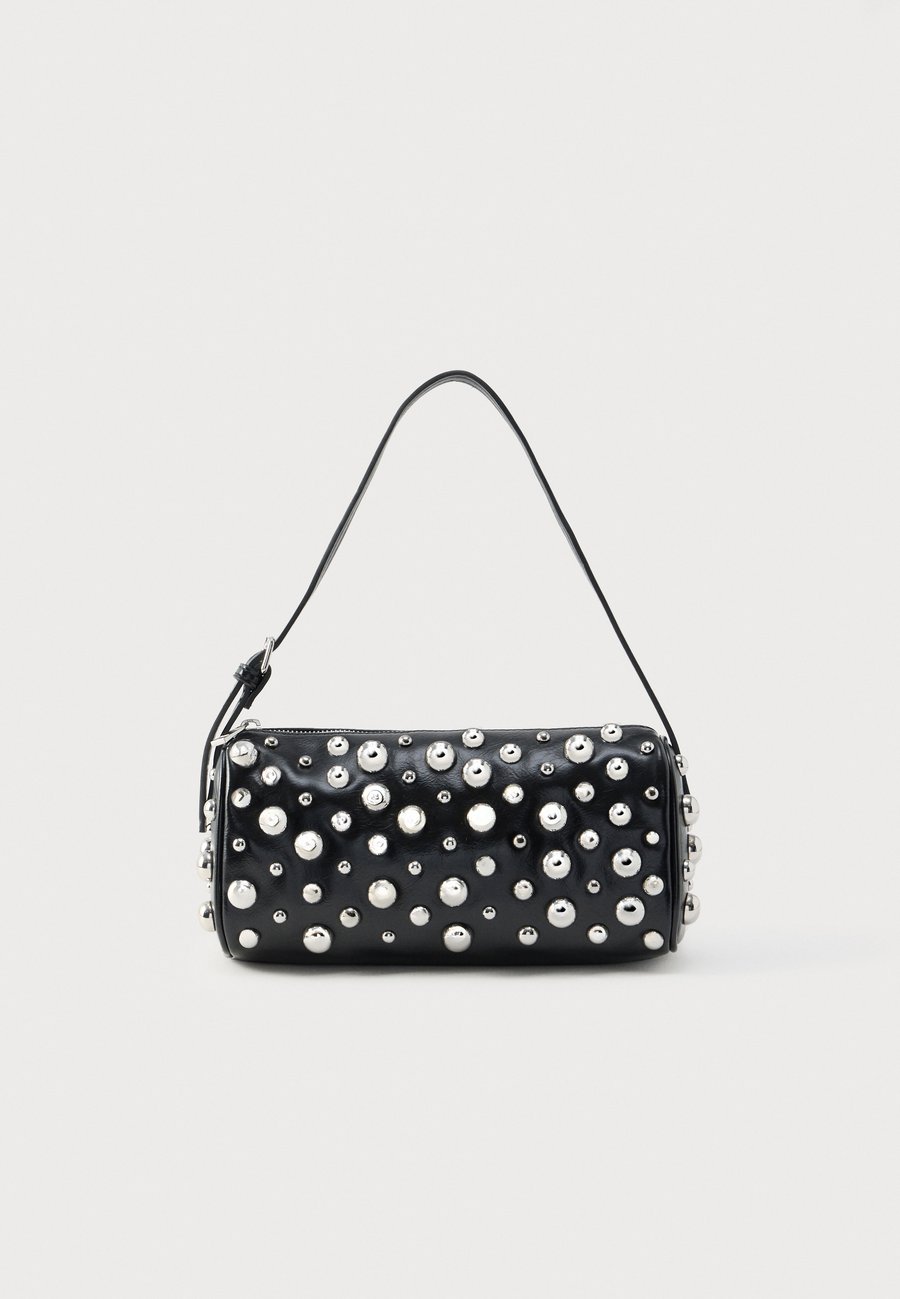 Сумка Gina Tricot STUDDED SHOULDER BAG, Black
Сумка Gina Tricot STUDDED SHOULDER BAG, Black