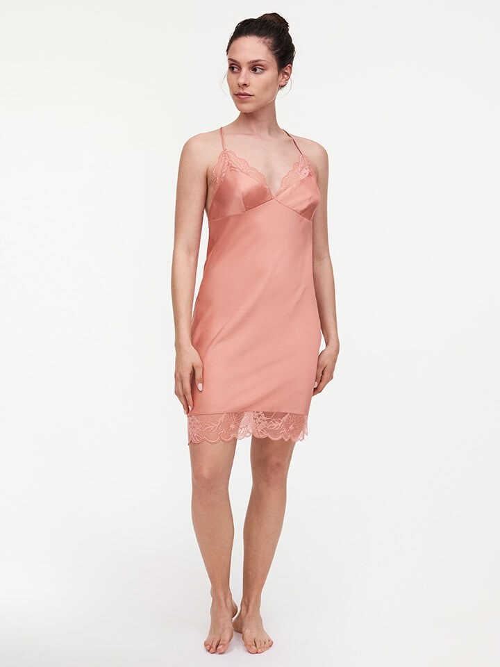 Ночное белье Chantelle, цвет altrosa
Ночное белье Chantelle, цвет altrosa