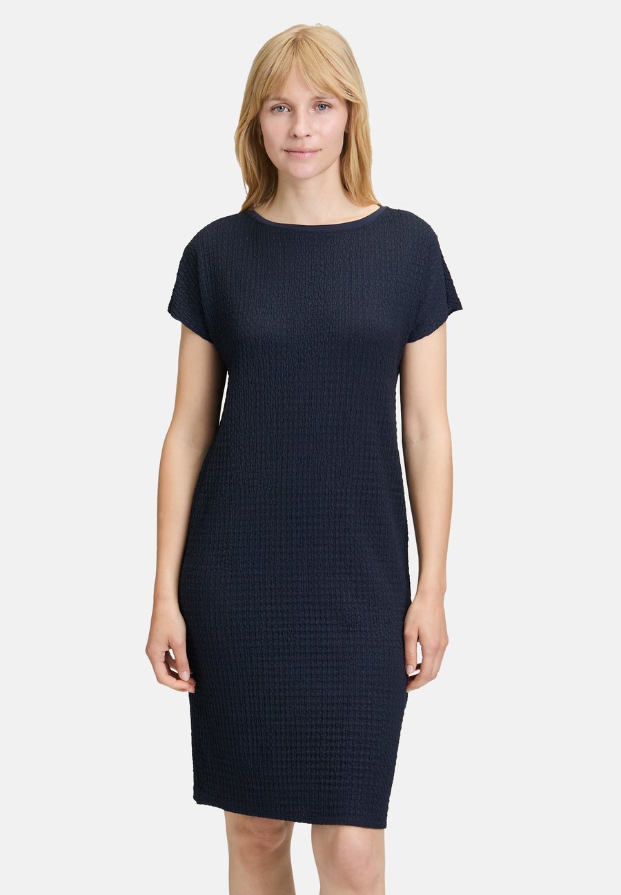 Платье Betty Barclay Shift dress, Dunkelblau/Blue
Платье Betty Barclay Shift dress, Dunkelblau/Blue