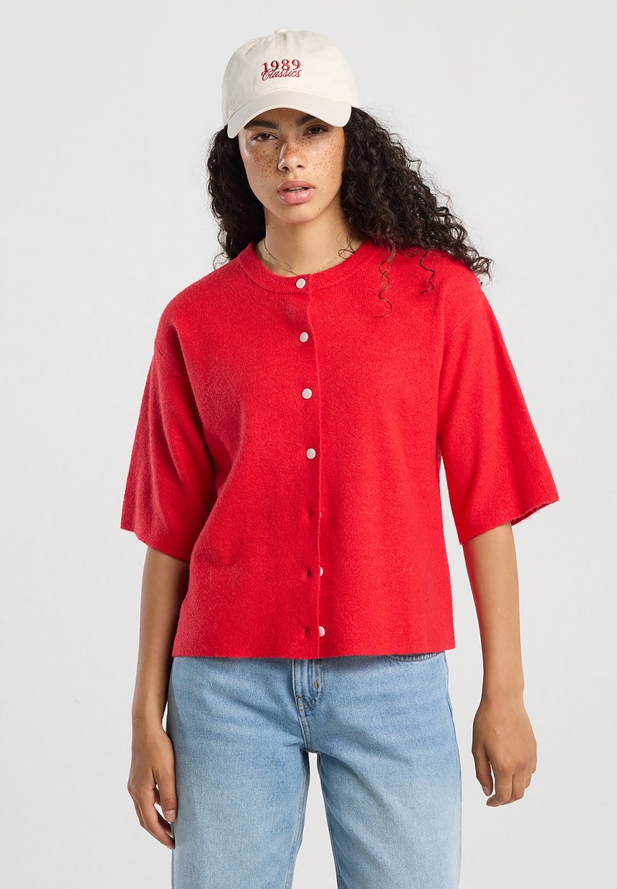Кардиган America Today KENDALL, Chili/Red
Кардиган America Today KENDALL, Chili/Red