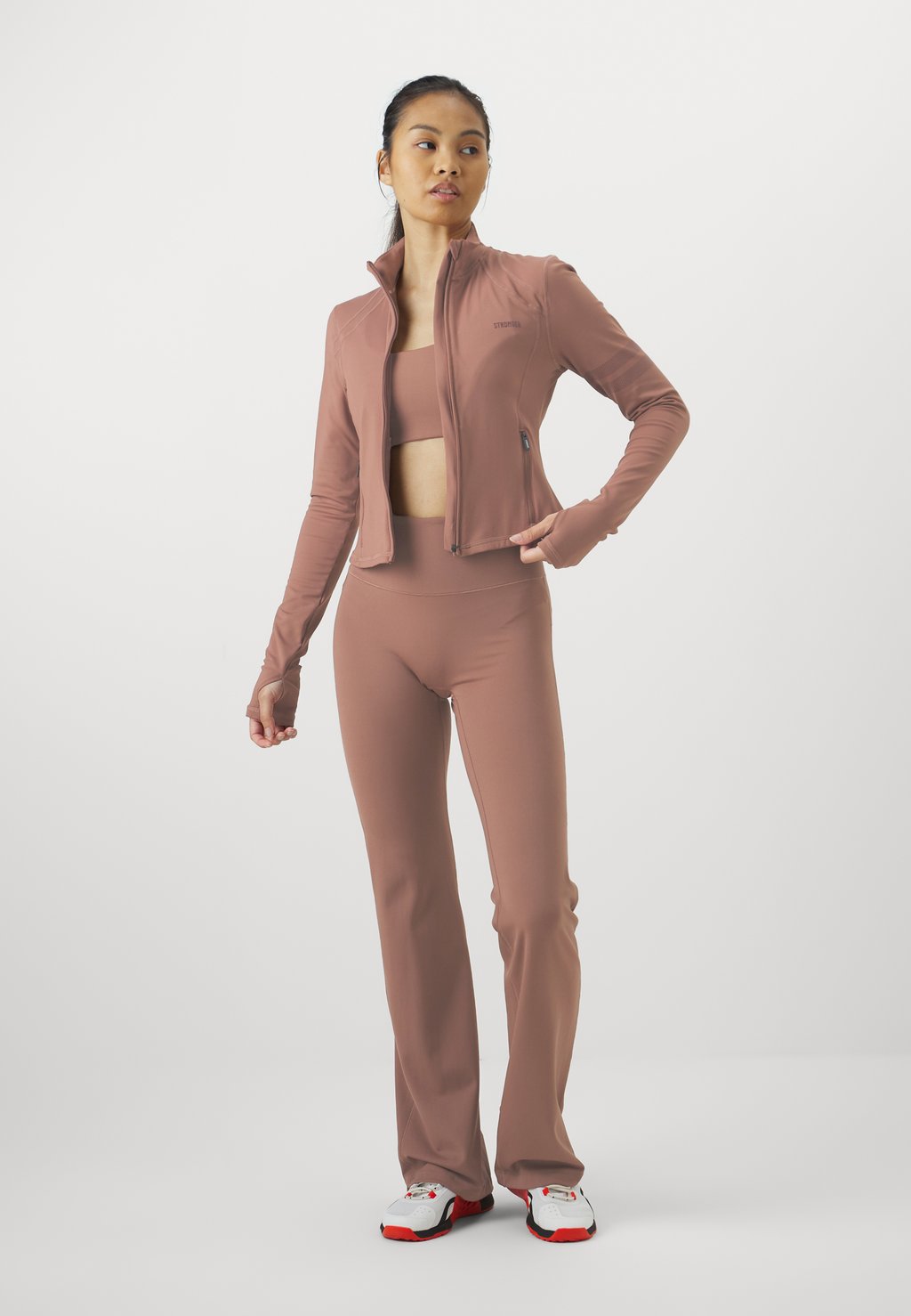 Спортивный бюстгальтер SOFT RACERBACK Stronger, серо-коричневый
Спортивный бюстгальтер SOFT RACERBACK Stronger, серо-коричневый