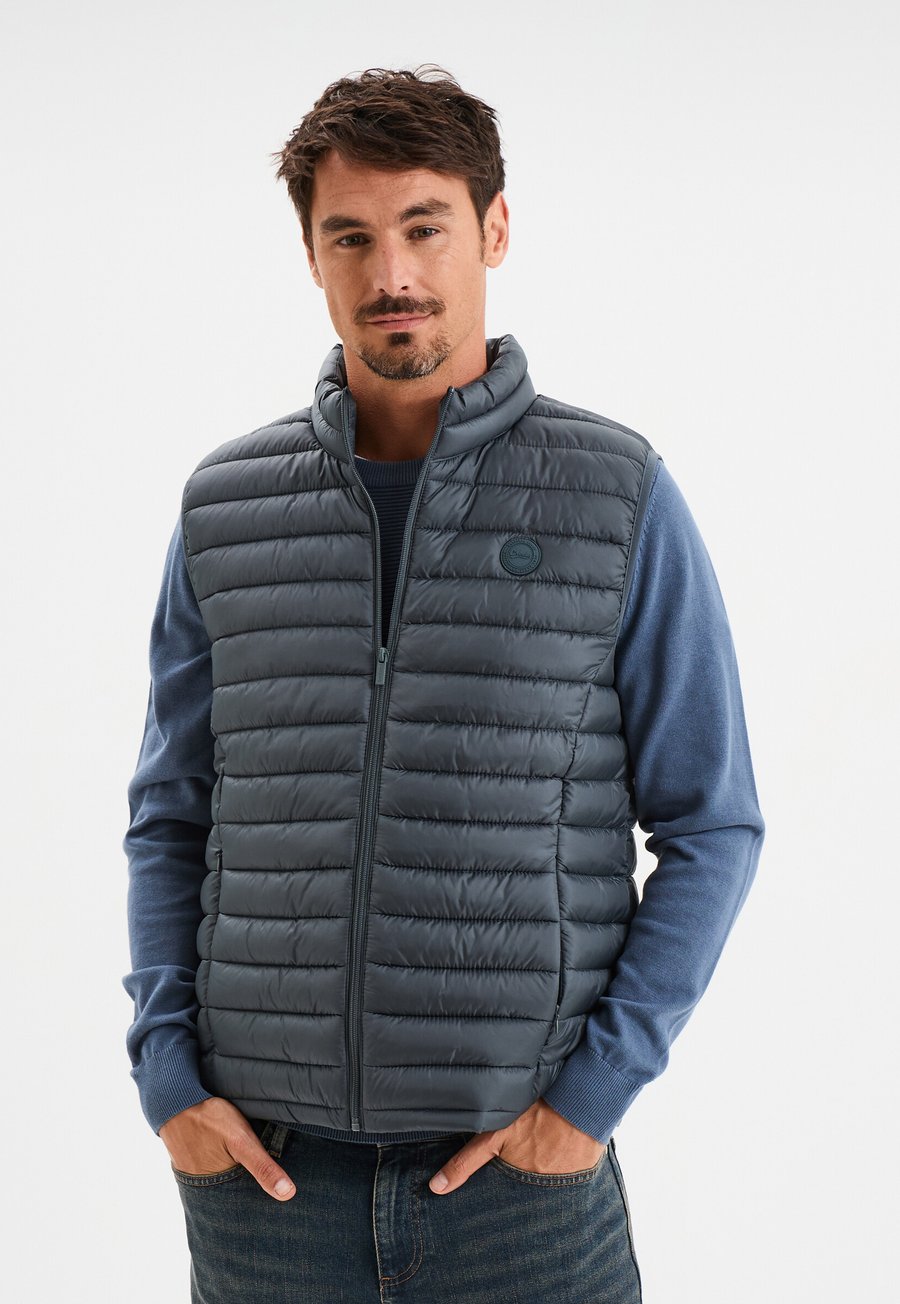 Куртка Creeks SLEEVELESS , Vert Foncé/Dark Green
Куртка Creeks SLEEVELESS , Vert Foncé/Dark Green