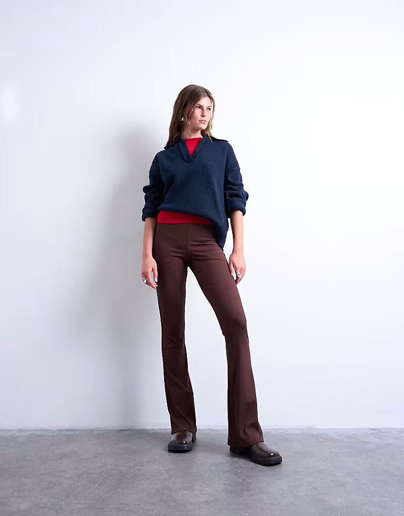 Узкие расклешенные брюки в рубчик шоколадно-коричневого цвета Topshop
Узкие расклешенные брюки в рубчик шоколадно-коричневого цвета Topshop