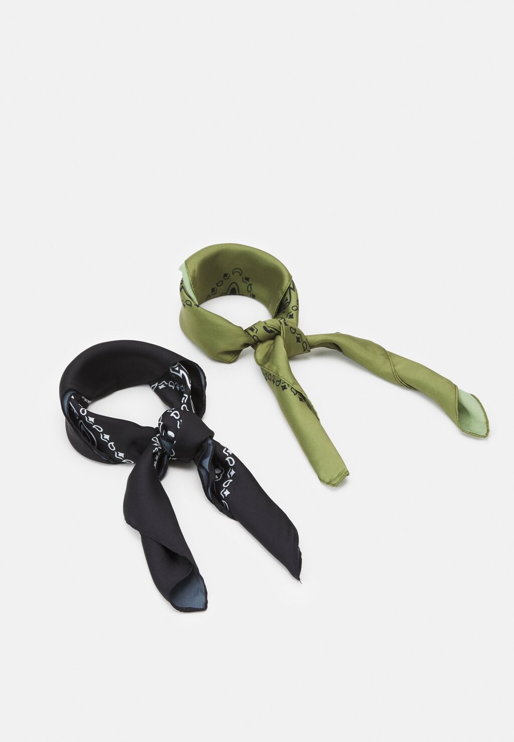 Шарф УНИСЕКС БАНДАНА, 2 ПАКЕТА Urban Classics, черный/оливковый
Шарф УНИСЕКС БАНДАНА, 2 ПАКЕТА Urban Classics, черный/оливковый