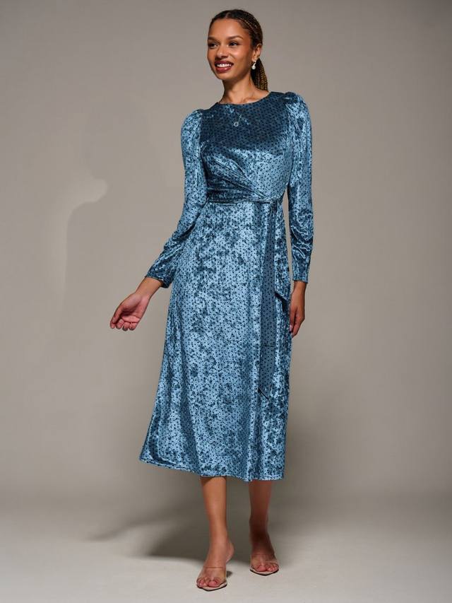 Велюровое платье миди с поясом Jolie Moi, Blue
Велюровое платье миди с поясом Jolie Moi, Blue