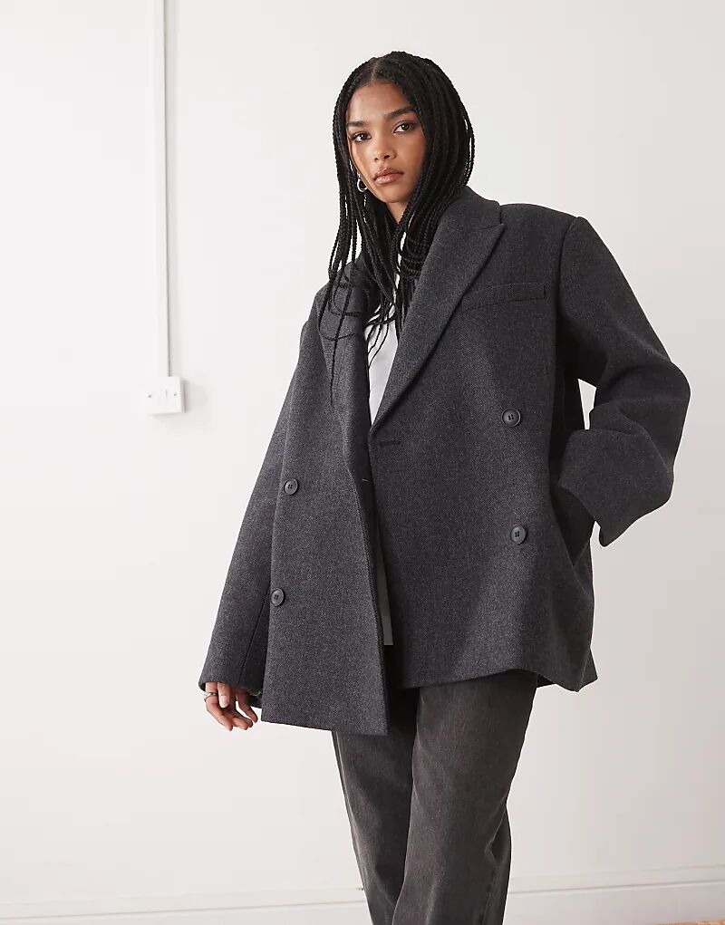 Двубортный пиджак Weekday из шерстяной смеси свободного кроя темно-серого цвета с узором «в ёлочку»
Двубортный пиджак Weekday из шерстяной смеси свободного кроя темно-серого цвета с узором «в ёлочку»