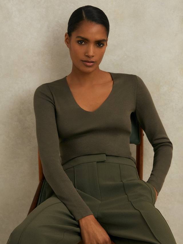 Atelier Maeve топ из шелковистой плотной трикотажной ткани Reiss, Khaki
Atelier Maeve топ из шелковистой плотной трикотажной ткани Reiss, Khaki