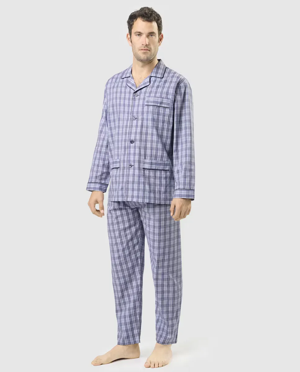 Мужская длинная пижама из светло-голубой ткани El Búho Nocturno
Мужская длинная пижама из светло-голубой ткани El Búho Nocturno