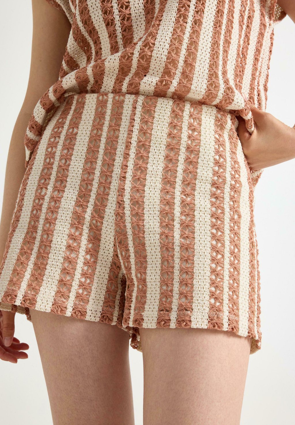 Шорты Lindex, бежевый
Шорты Lindex, бежевый