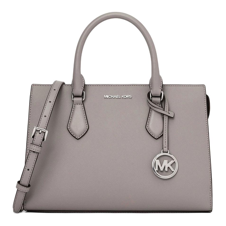 MICHAEL KORS Сумка через плечо из лакированного полотна
MICHAEL KORS Сумка через плечо из лакированного полотна