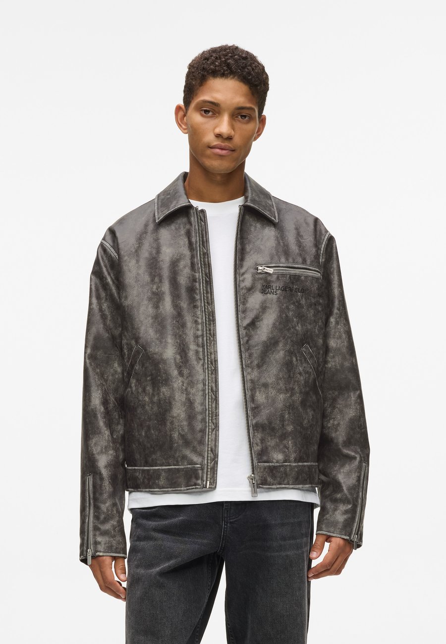 Куртка Karl Lagerfeld Jeans Faux leather jacket, Washed Black/Black Denim
Куртка Karl Lagerfeld Jeans Faux leather jacket, Washed Black/Black Denim