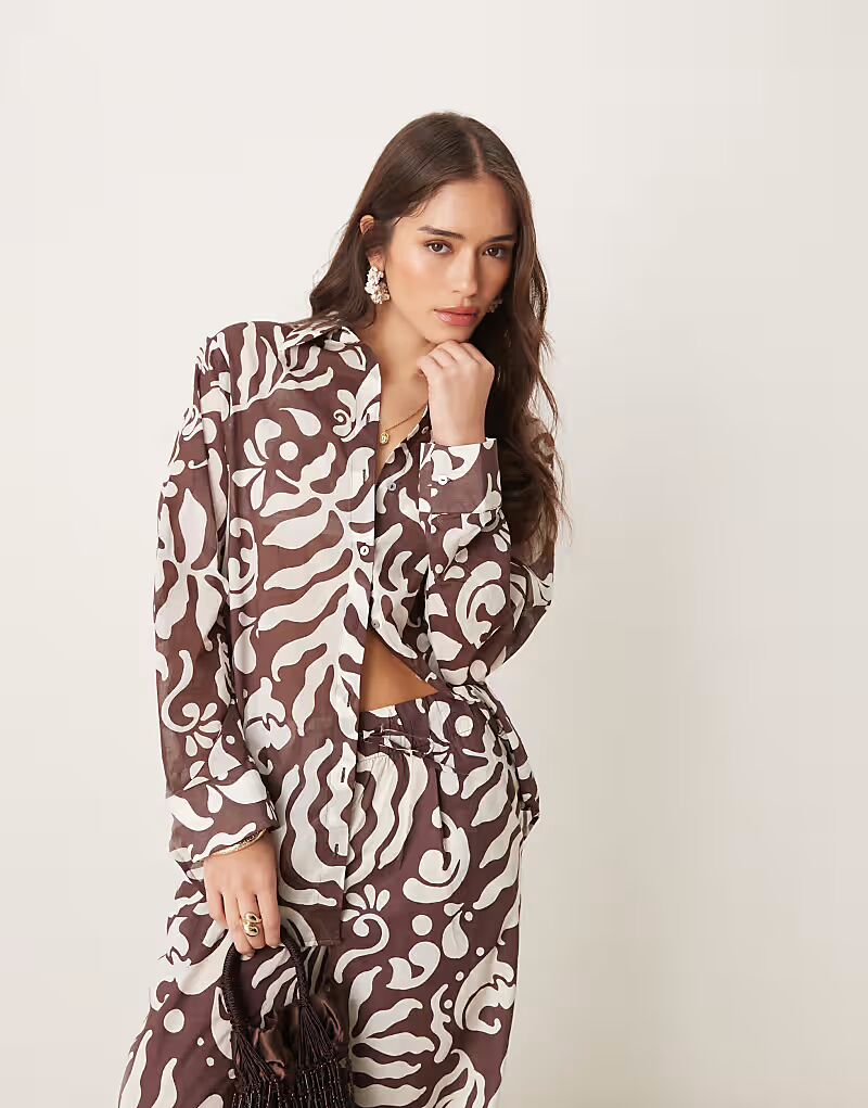 Рубашка с длинными рукавами и абстрактным ботаническим принтом коричневого цвета Mango
Рубашка с длинными рукавами и абстрактным ботаническим принтом коричневого цвета Mango