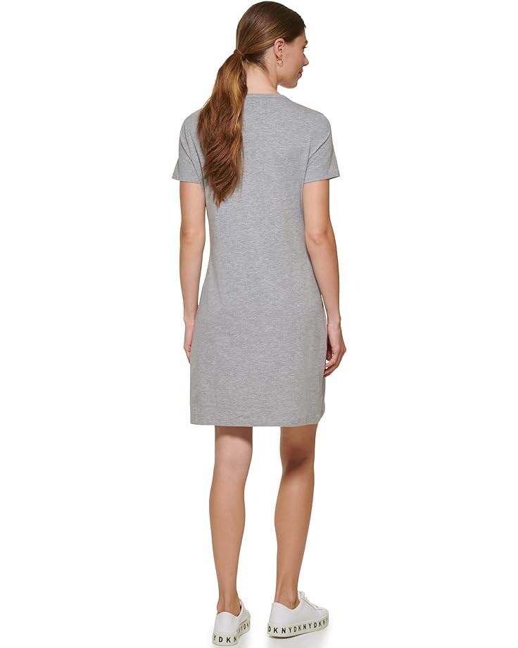 Платье DKNY Short Sleeve Vertical Logo Tape Tee Dress, цвет Heather Grey/Black 
Платье DKNY Short Sleeve Vertical Logo Tape Tee Dress, цвет Heather Grey/Black