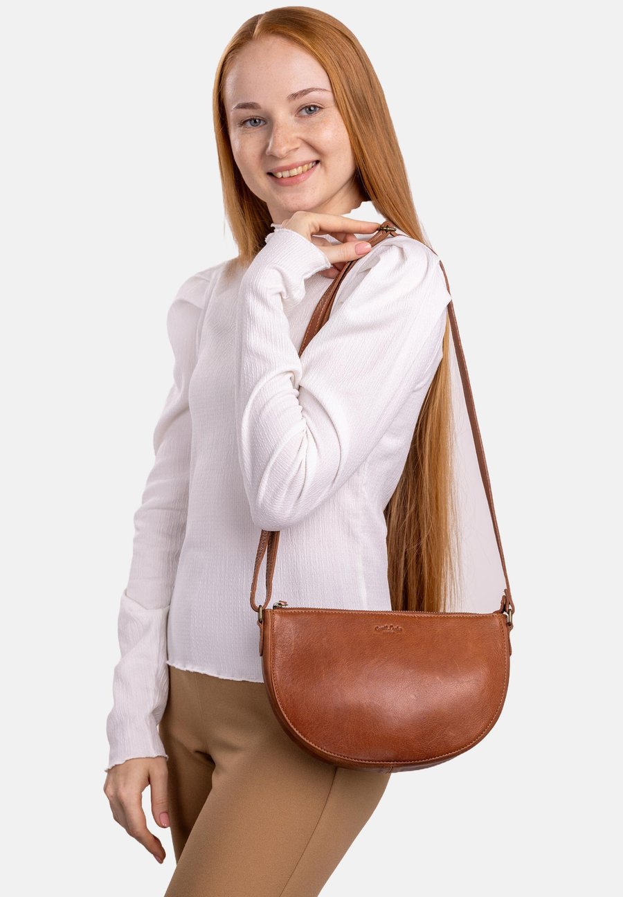 Сумка кросс-боди Gusti Leder LOUNA, Braun/Mottled Brown
Сумка кросс-боди Gusti Leder LOUNA, Braun/Mottled Brown