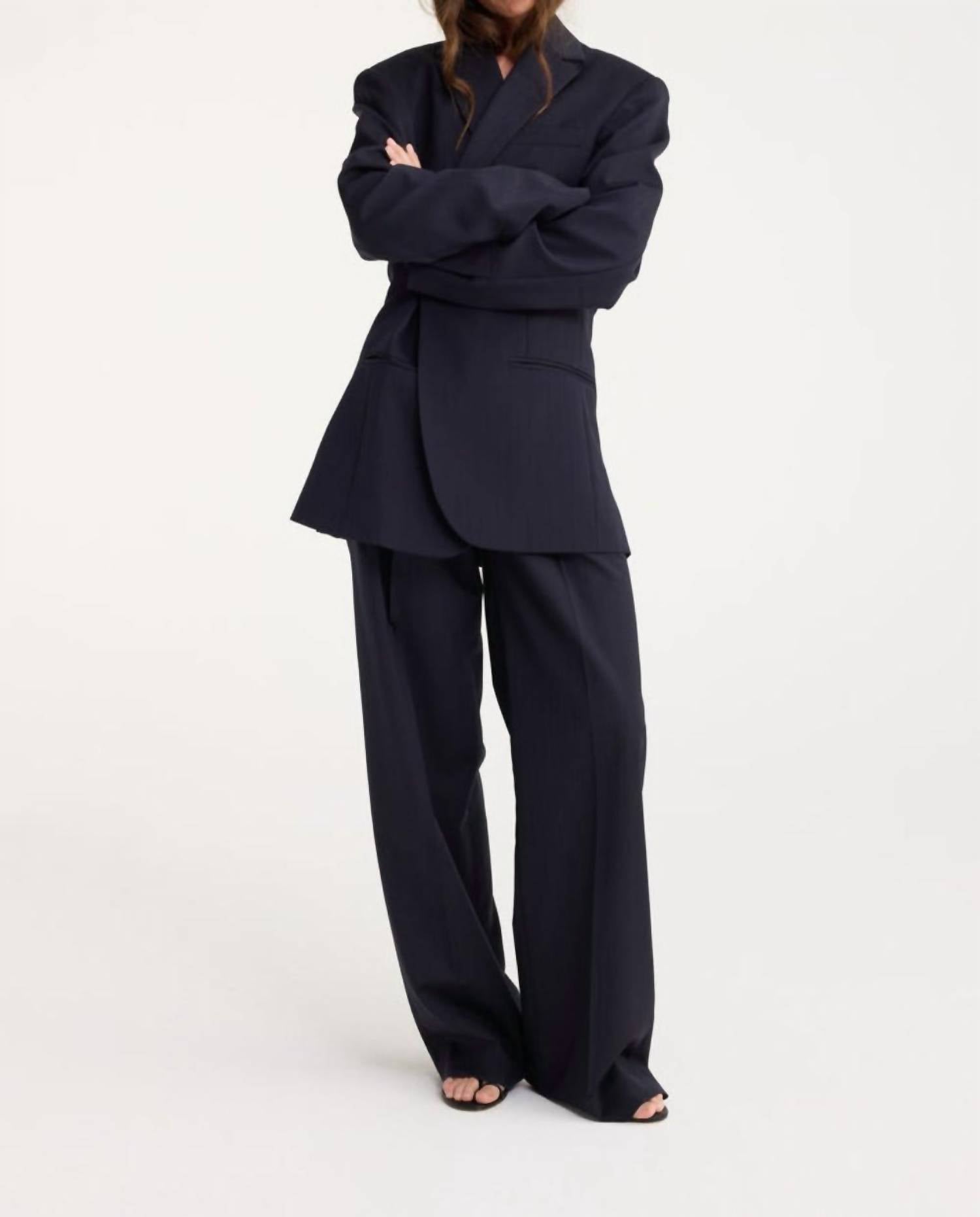 Блейзер в тонкую полоску ROHE, Night Stripe
Блейзер в тонкую полоску ROHE, Night Stripe