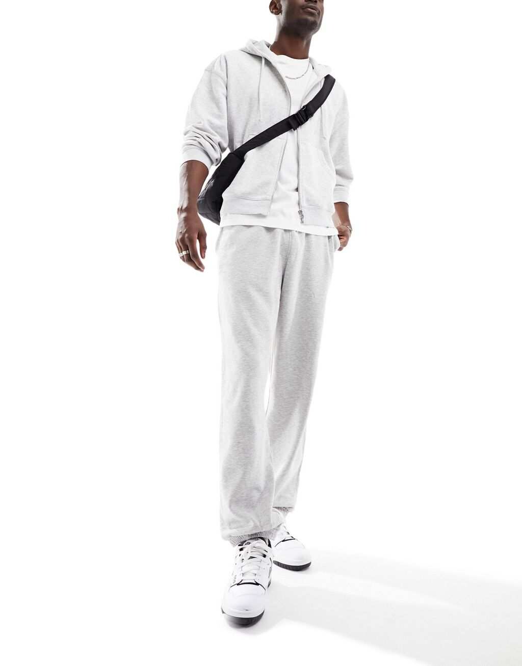 Стандартные серые джоггеры Weekday
Стандартные серые джоггеры Weekday