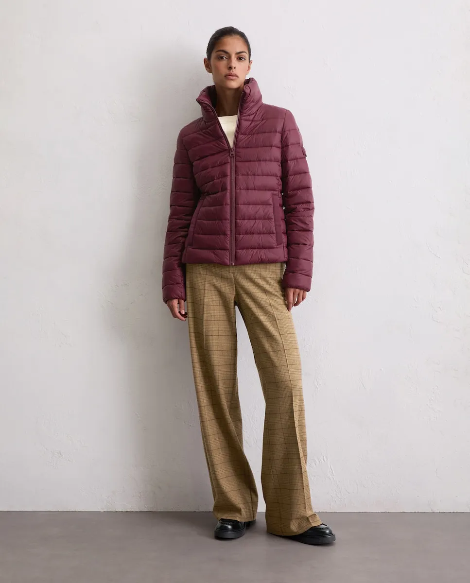 Женская стеганая легкая приталенная куртка из переработанных материалов MARC O'POLO, бордовый
Женская стеганая легкая приталенная куртка из переработанных материалов MARC O'POLO, бордовый