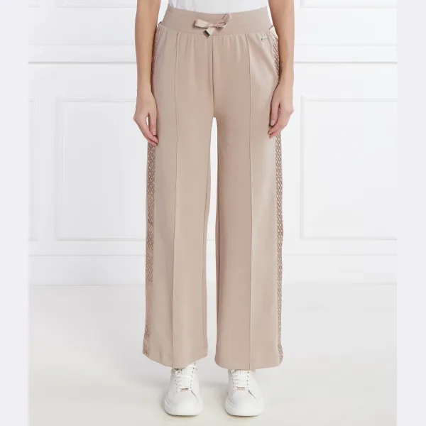 Спортивные штаны свободного кроя Arya Boss, бежевый
Спортивные штаны свободного кроя Arya Boss, бежевый