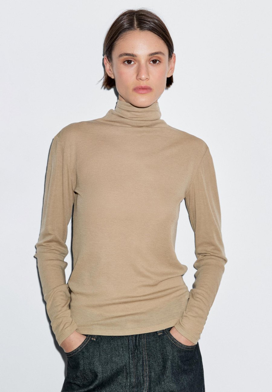 Топ Massimo Dutti Long sleeved top, Beige
Топ Massimo Dutti Long sleeved top, Beige