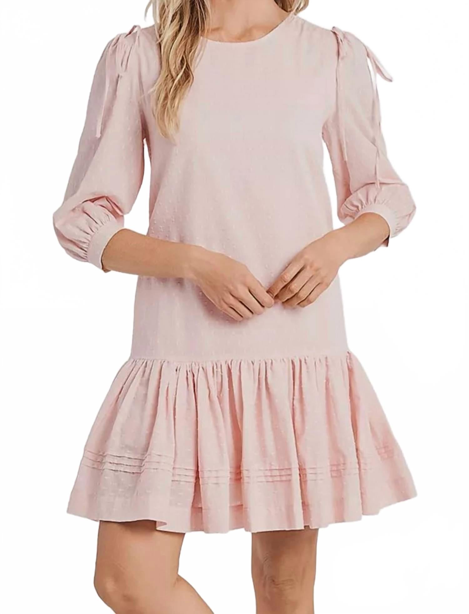 Платье с рюшами Clip Dot в розовом цвете CeCe
Платье с рюшами Clip Dot в розовом цвете CeCe