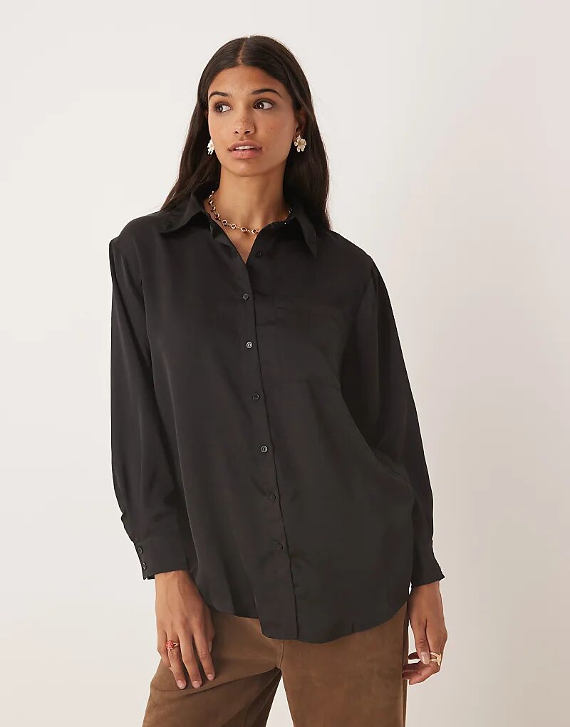 Гламурная рубашка свободного кроя черного цвета
Гламурная рубашка свободного кроя черного цвета