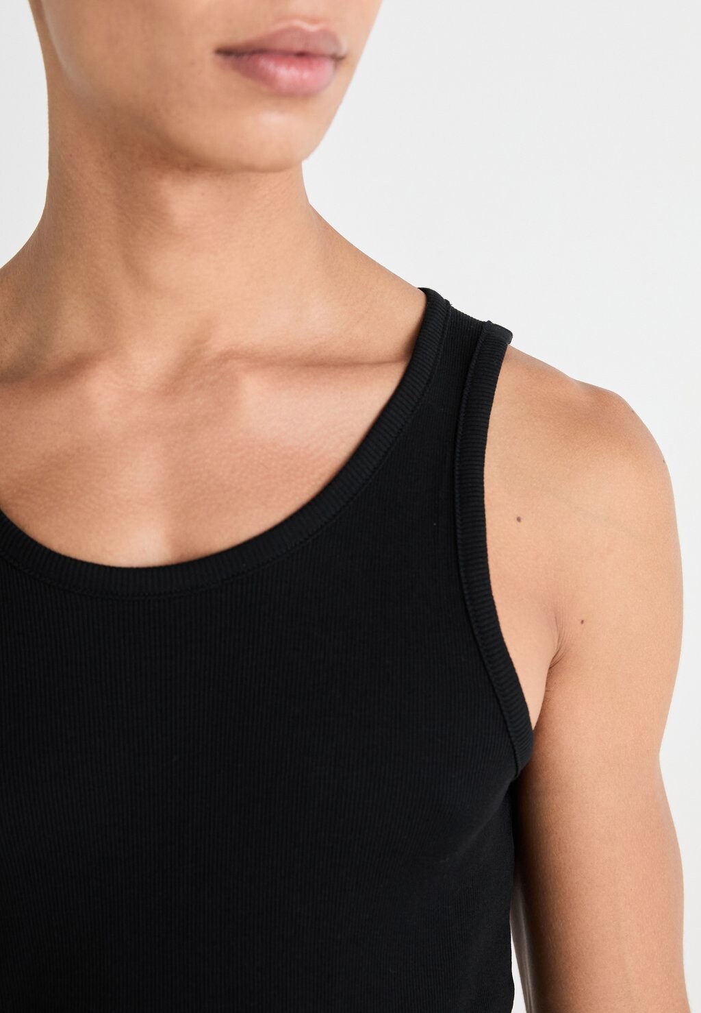 Топ STANDARD TANK Weekday, черный
Топ STANDARD TANK Weekday, черный