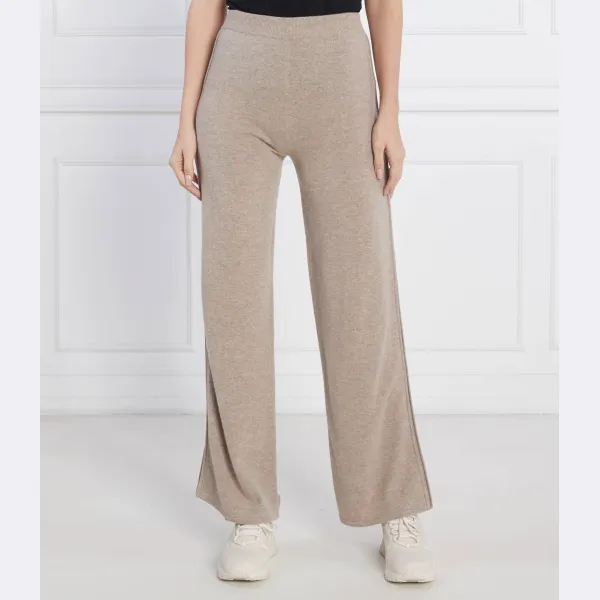 Шерстяные трикотажные брюки свободного кроя с добавлением кашемира Beatrice B, бежевый
Шерстяные трикотажные брюки свободного кроя с добавлением кашемира Beatrice B, бежевый