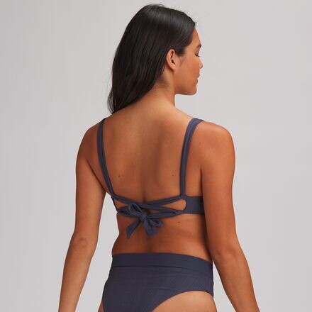 Верх бикини Camellia женский L Space, светло-голубой
Верх бикини Camellia женский L Space, светло-голубой