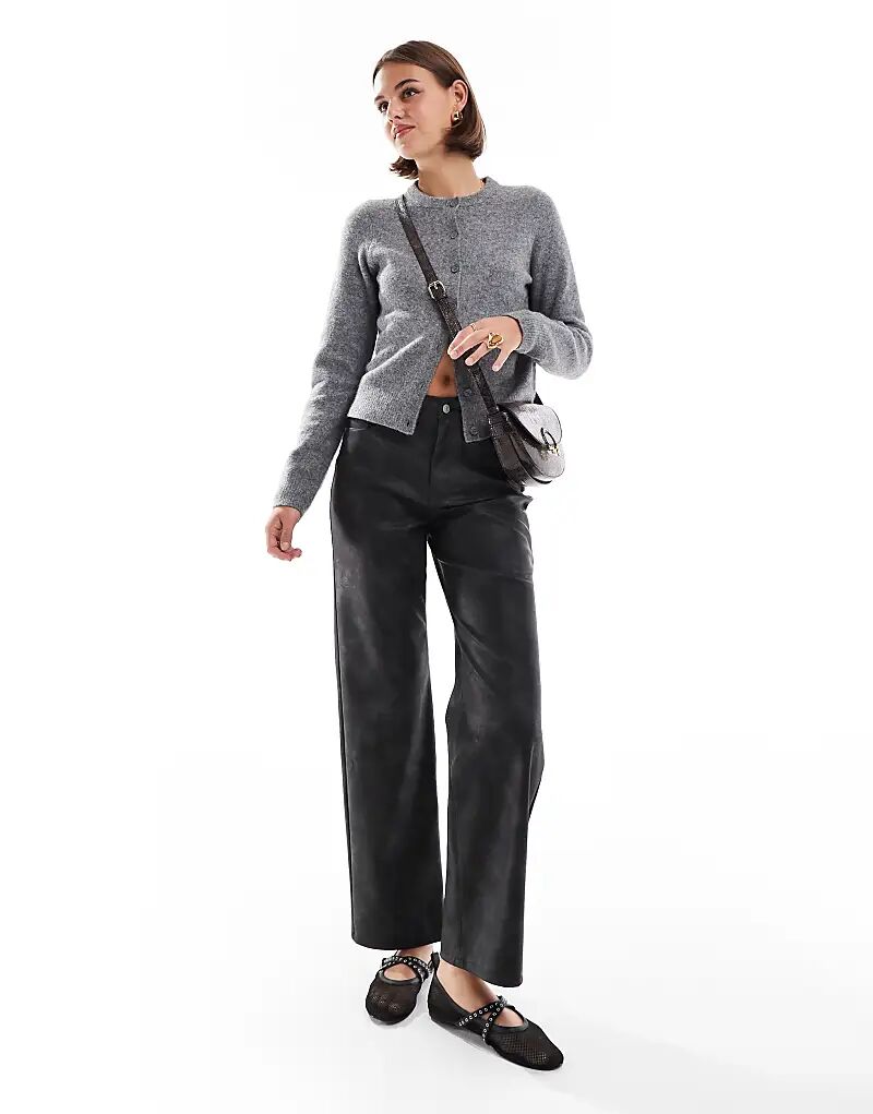 Брюки прямого кроя из искусственной кожи с высокой талией, выбеленного черного цвета ONLY
Брюки прямого кроя из искусственной кожи с высокой талией, выбеленного черного цвета ONLY