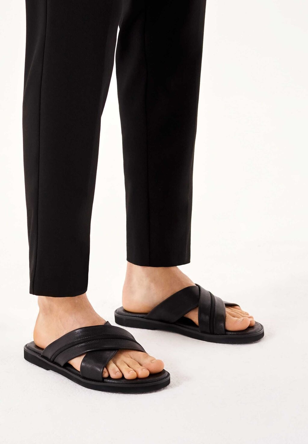 Мюли на плоской подошве OZERNOY Kazar, цвет black
Мюли на плоской подошве OZERNOY Kazar, цвет black