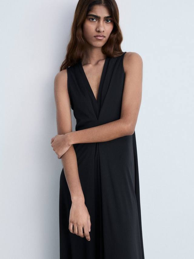 Трикотажное платье миди marta с v-образным вырезом Mango, черный
Трикотажное платье миди marta с v-образным вырезом Mango, черный