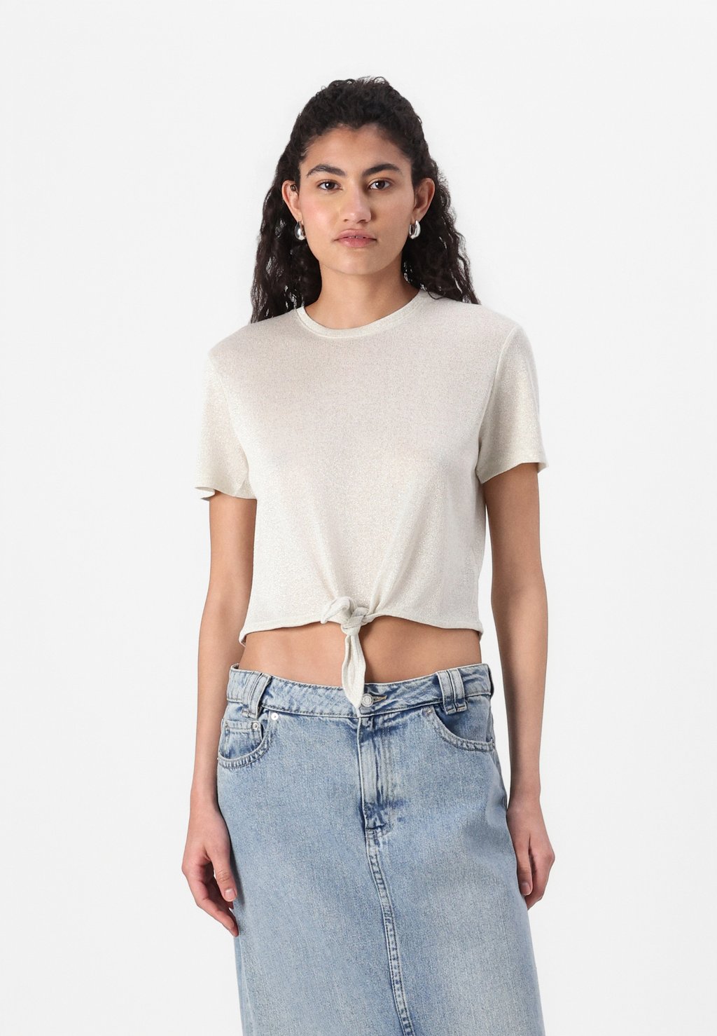 Базовая футболка ONLAMBER LIFE KNOT ONLY, кремовый
Базовая футболка ONLAMBER LIFE KNOT ONLY, кремовый